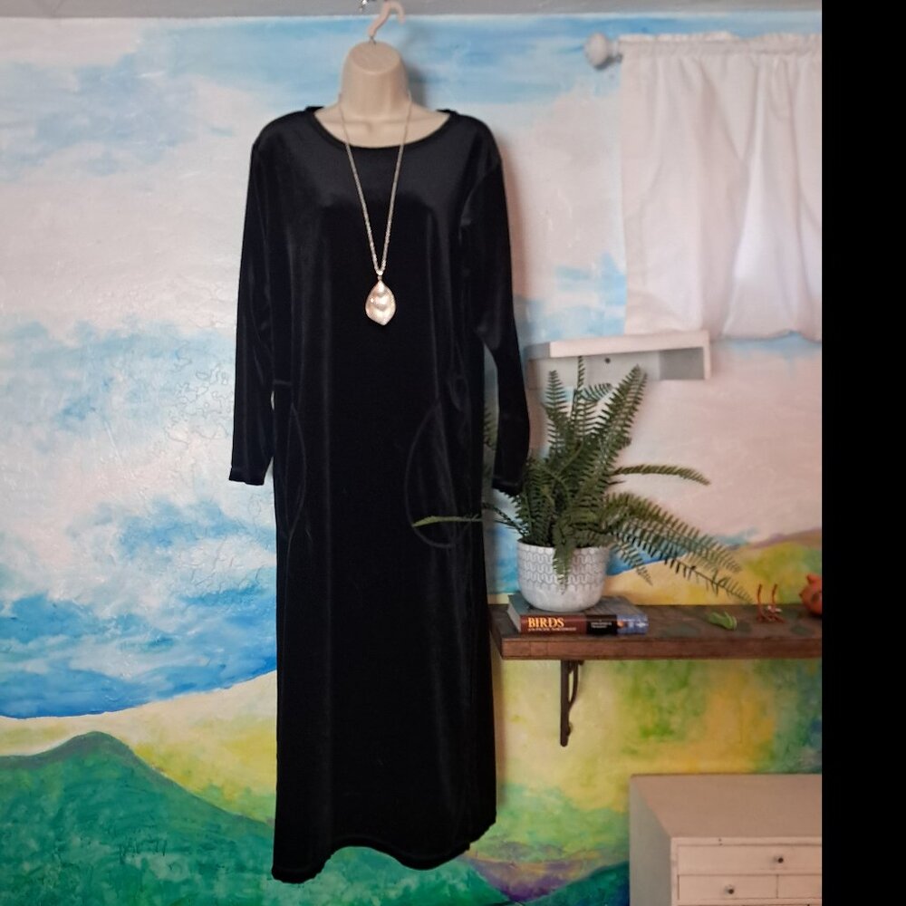 Baxter & Wells size S long black velvet dress with pockets, GREAT condition